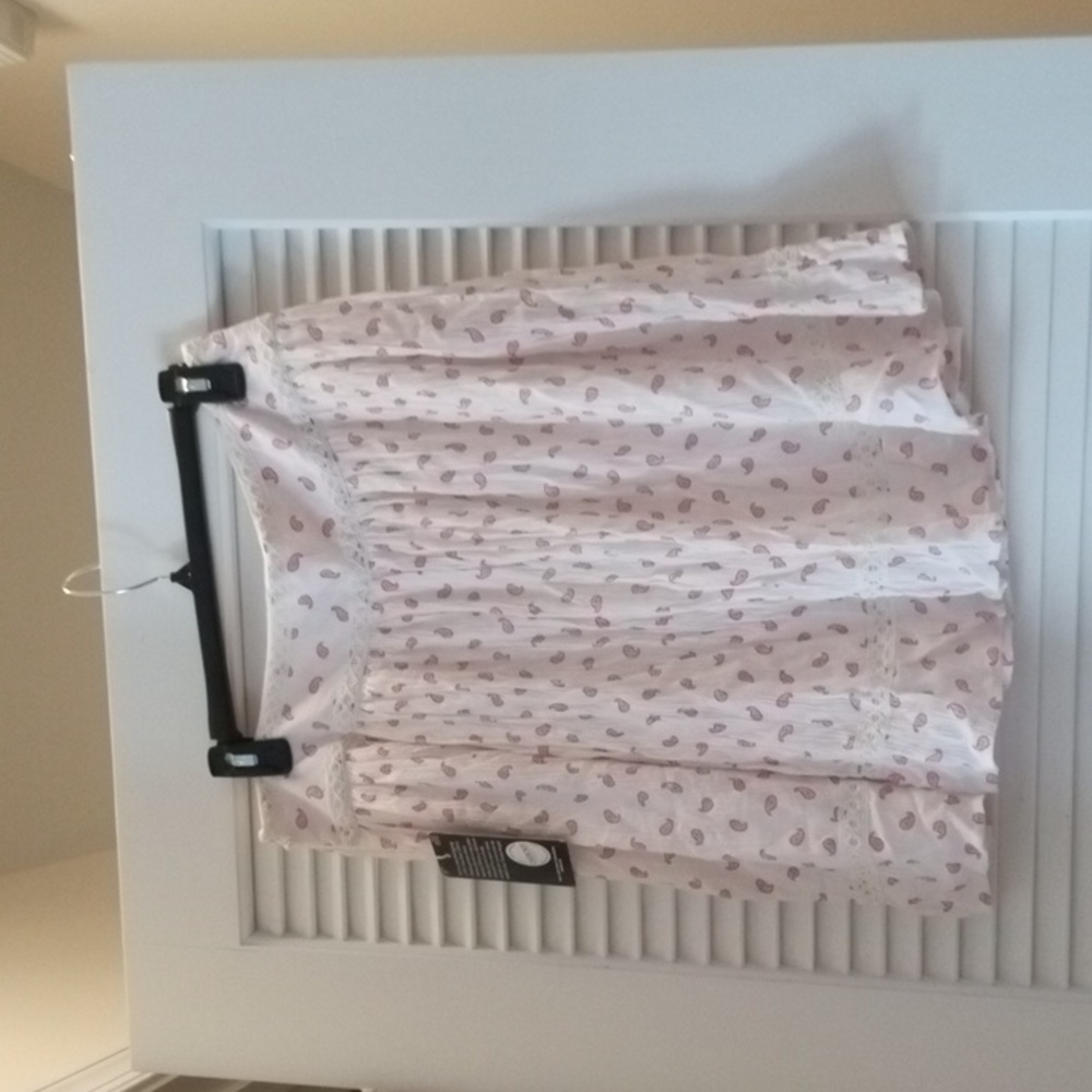 Skirt with side zipper